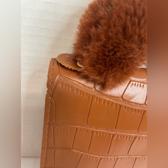 Women’s Small Brown Alligator Print Handbag with Fuzzy Handle - Picture 5 of 7
